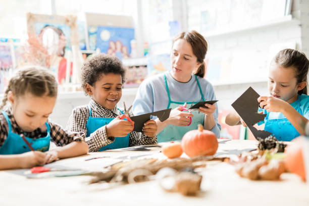 6 activités amusantes pour célébrer Halloween en crèche avec les tout-petits !